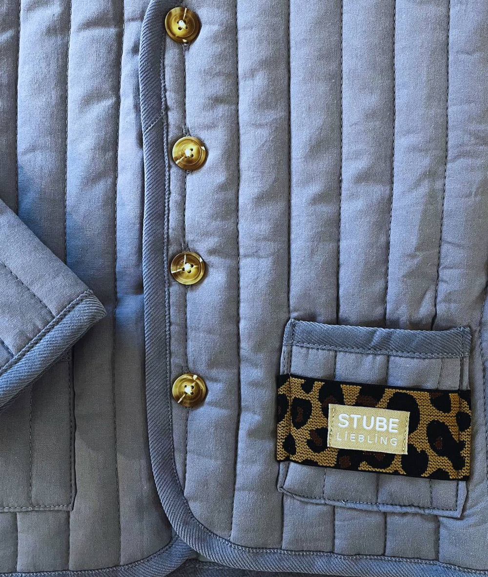 Kinderjacke mit Leoprint Detailansicht